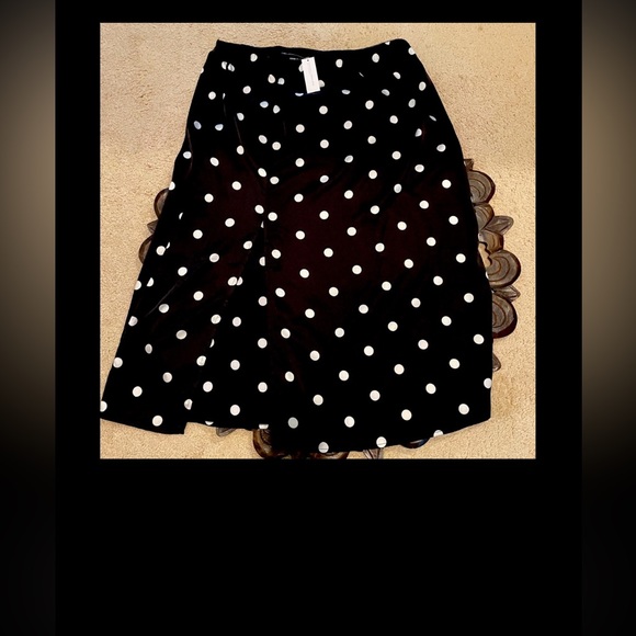BLACK AND WHITE POLKA-DOT LIMITED EDITION SKIRT! - Picture 3 of 6